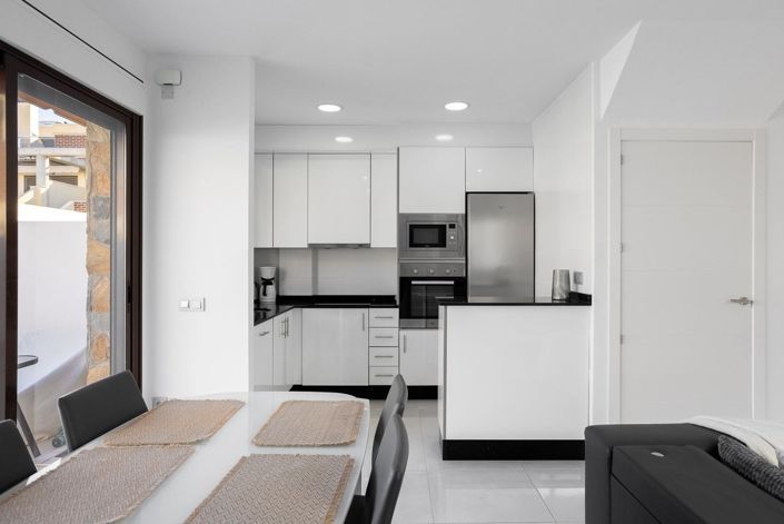 Image No.8-3 Bed Townhouse for sale