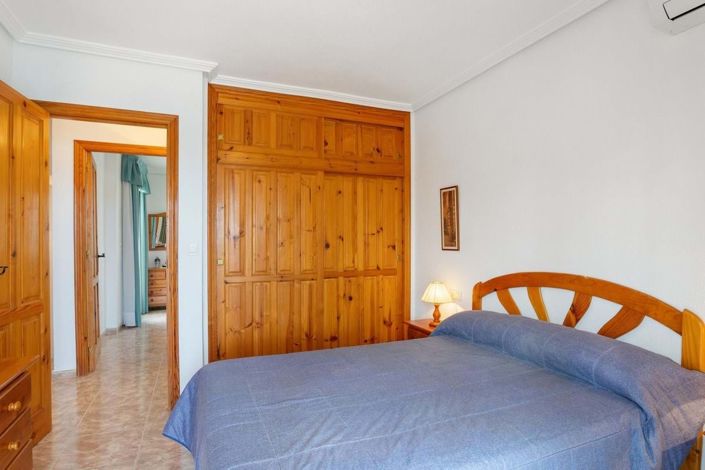 Image No.12-3 Bed Townhouse for sale