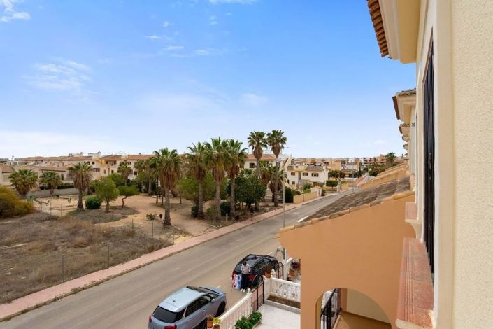 Image No.20-3 Bed Townhouse for sale