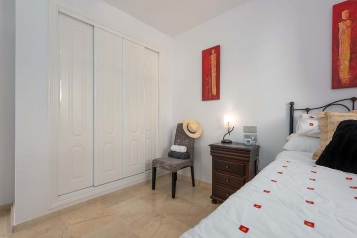 Image No.19-3 Bed Townhouse for sale