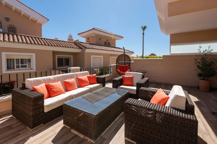 Image No.26-3 Bed Townhouse for sale