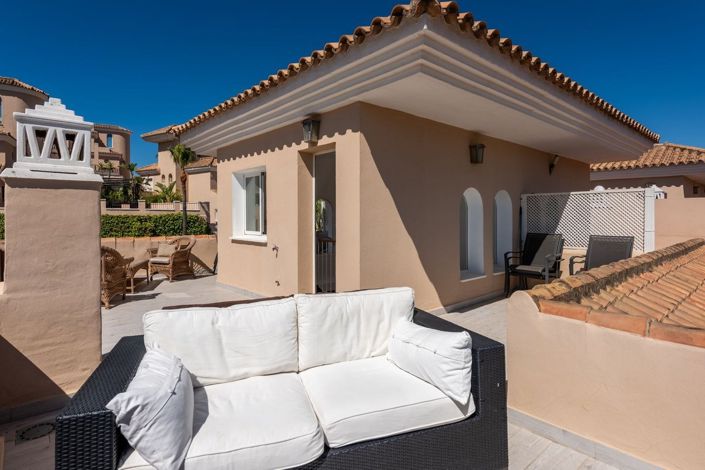 Image No.30-3 Bed Townhouse for sale