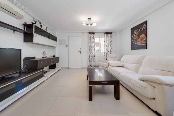 Image No.12-3 Bed Townhouse for sale