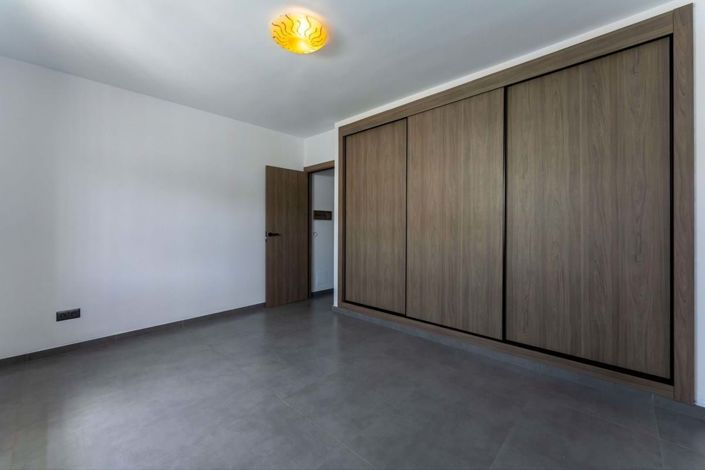 Image No.14-4 Bed Villa for sale