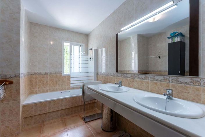 Image No.15-4 Bed Villa for sale