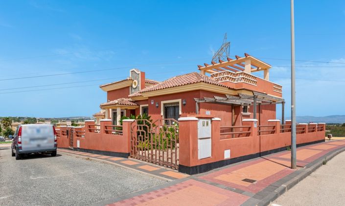 Image No.1-3 Bed Villa for sale