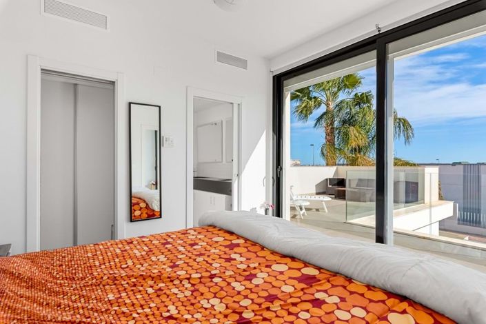 Image No.9-3 Bed Villa for sale