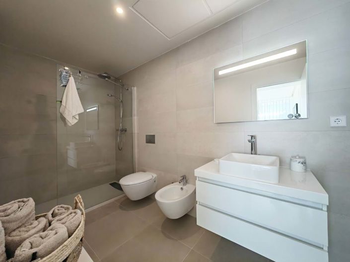 Image No.12-3 Bed Townhouse for sale