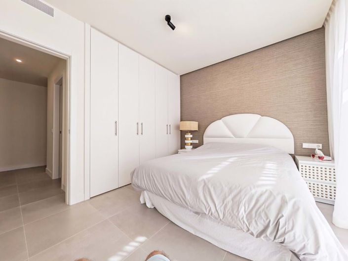 Image No.15-3 Bed Townhouse for sale