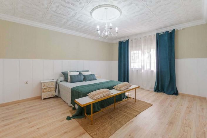 Image No.10-5 Bed Villa for sale