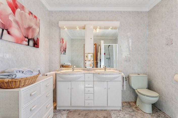 Image No.17-3 Bed Villa for sale