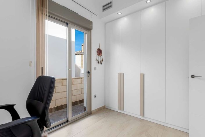 Image No.21-3 Bed Villa for sale