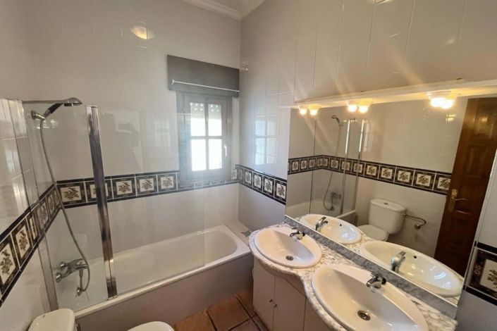 Image No.25-3 Bed Villa for sale