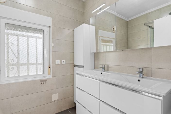 Image No.11-3 Bed Villa for sale