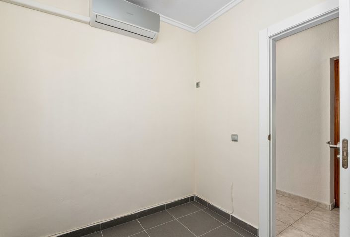 Image No.16-3 Bed Villa for sale