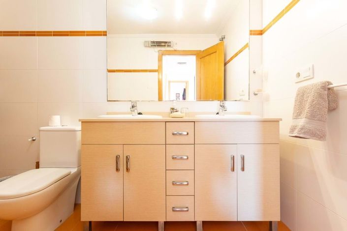 Image No.14-3 Bed Townhouse for sale