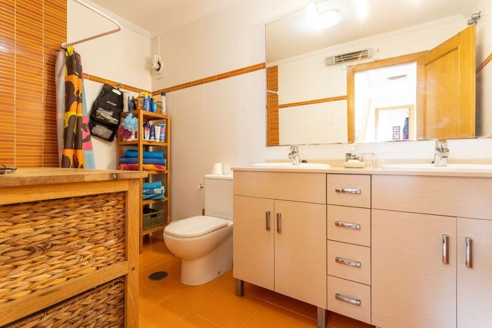 Image No.15-3 Bed Townhouse for sale