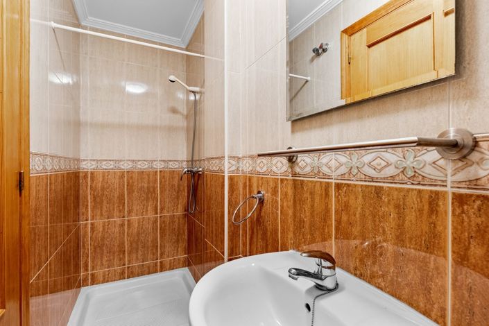 Image No.12-3 Bed Townhouse for sale