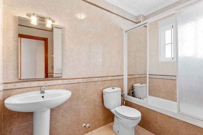 Image No.17-3 Bed Townhouse for sale