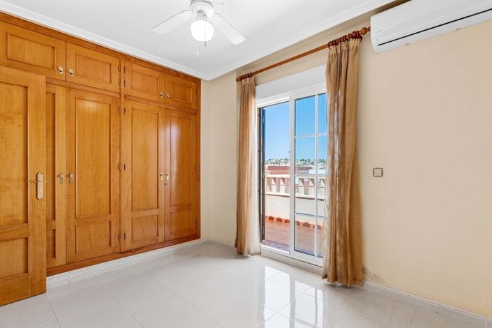 Image No.19-3 Bed Townhouse for sale