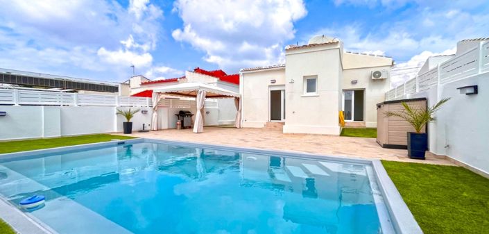 Image No.1-Villa de 3 chambres à vendre à Torrevieja