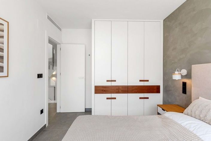 Image No.18-3 Bed Townhouse for sale