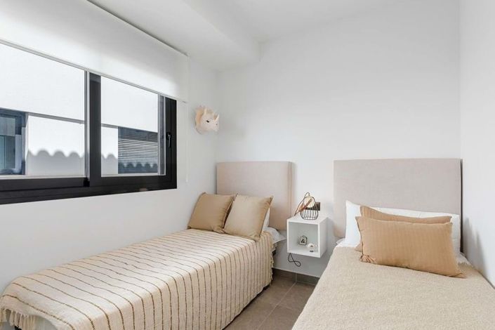 Image No.21-3 Bed Townhouse for sale