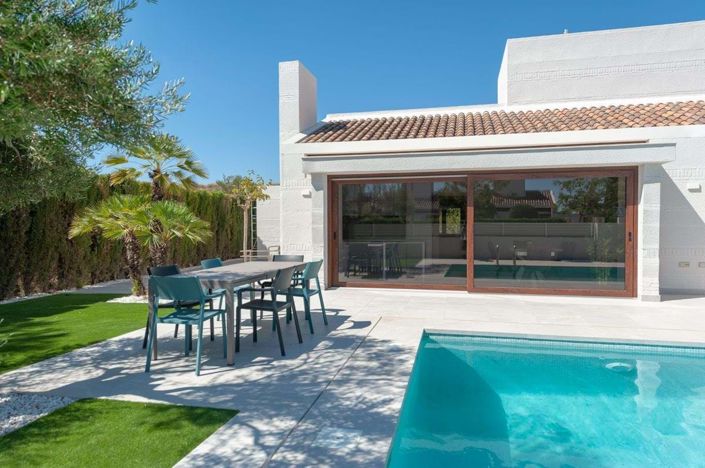 Image No.1-4 Bed Villa for sale