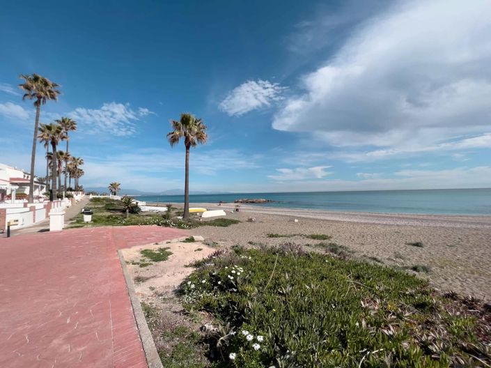 Image No.23-2 Bed Townhouse for sale