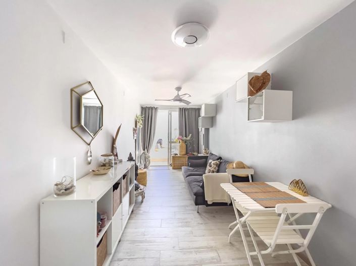 Image No.8-2 Bed Townhouse for sale