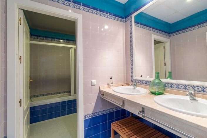 Image No.20-3 Bed Apartment for sale