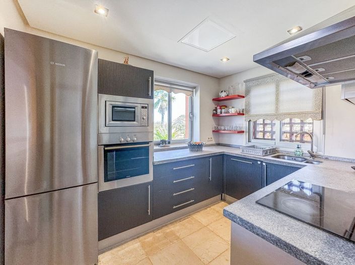 Image No.16-4 Bed Townhouse for sale