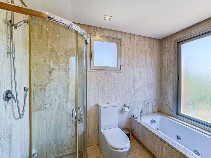 Image No.24-4 Bed Townhouse for sale