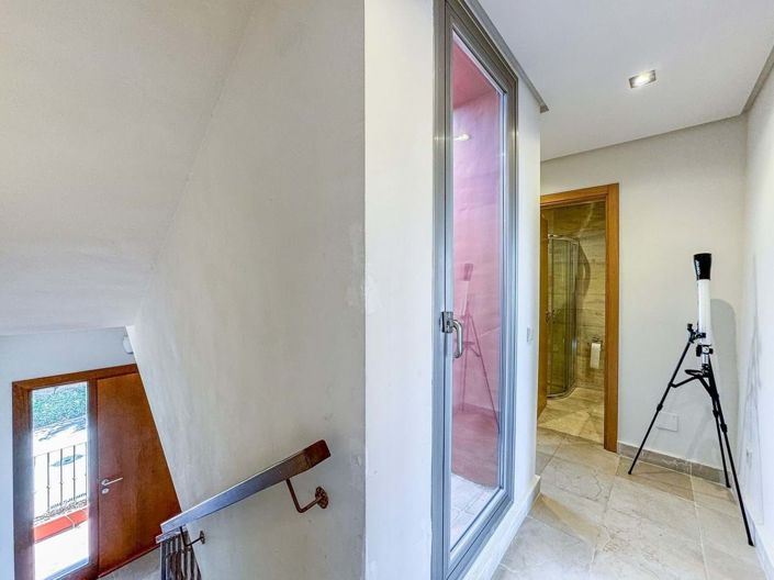 Image No.30-4 Bed Townhouse for sale