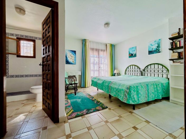 Image No.21-3 Bed Townhouse for sale