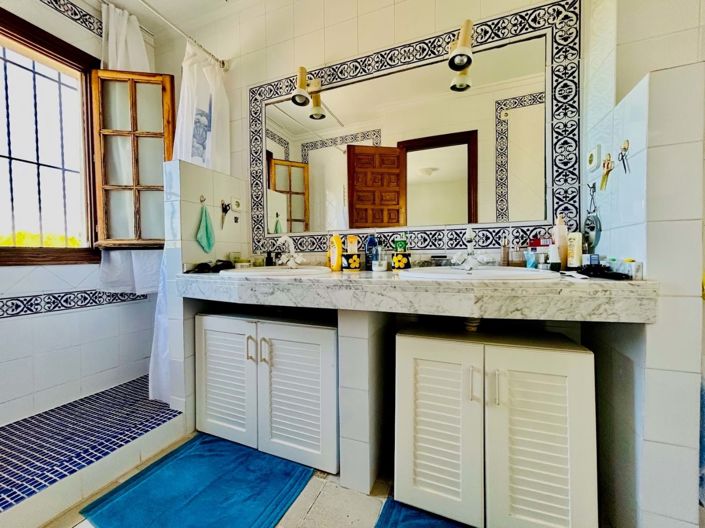 Image No.26-3 Bed Townhouse for sale