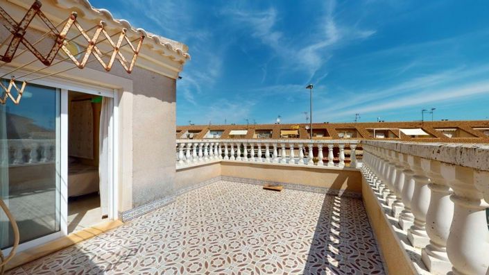 Image No.25-3 Bed Townhouse for sale