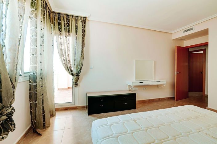 Image No.11-3 Bed Townhouse for sale