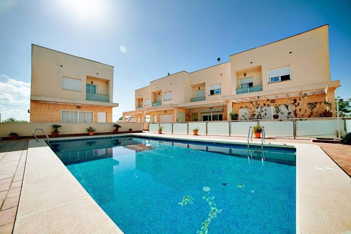 Image No.17-3 Bed Townhouse for sale