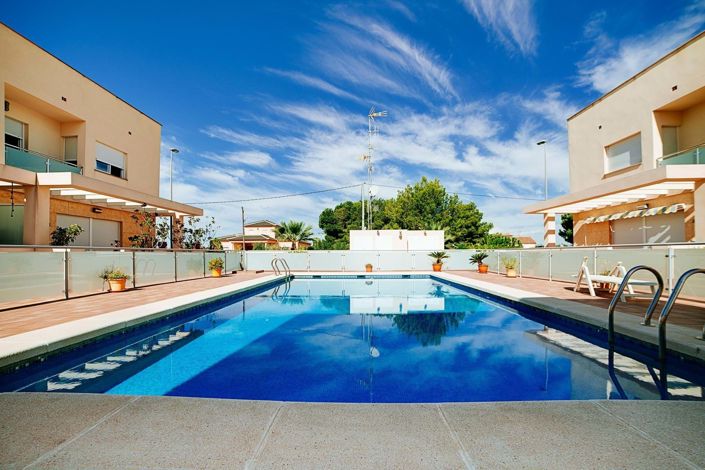 Image No.18-3 Bed Townhouse for sale