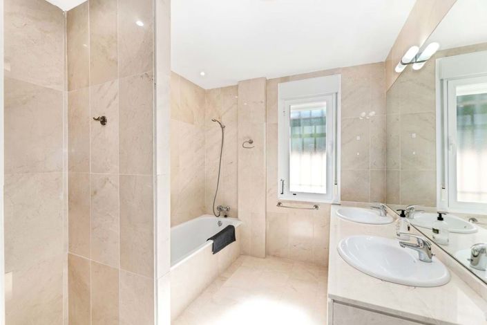 Image No.19-Villa de 4 chambres à vendre à Mijas Costa