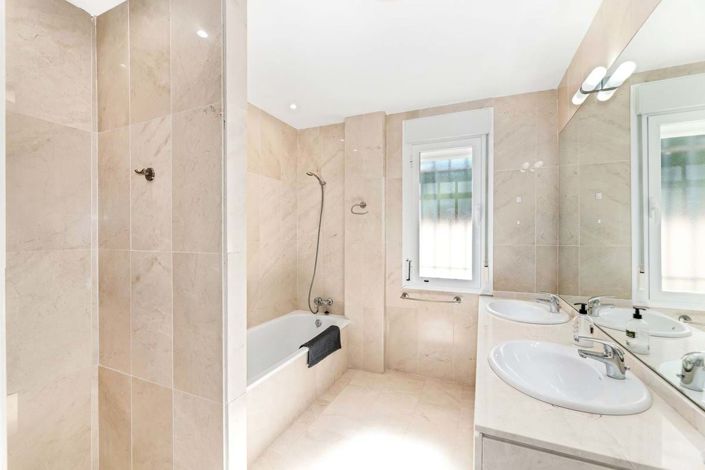 Image No.20-Villa de 4 chambres à vendre à Mijas Costa