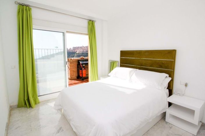 Image No.20-3 Bed Apartment for sale