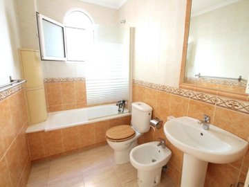 1447-527345-78d1f4f8b6655591b02d22fabb36a692d