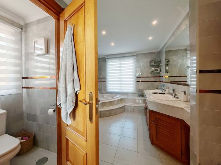 Image No.14-3 Bed Villa for sale