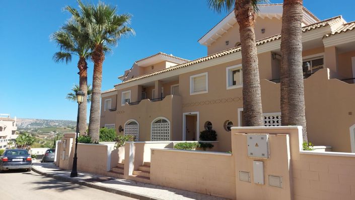 Image No.1-3 Bed Townhouse for sale