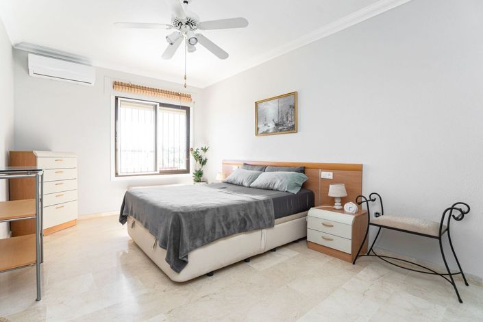 Image No.21-4 Bed Property for sale