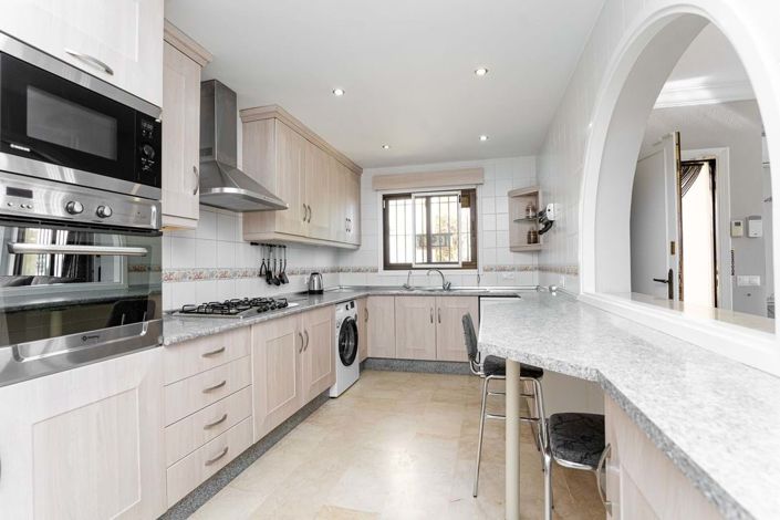 Image No.27-4 Bed Property for sale