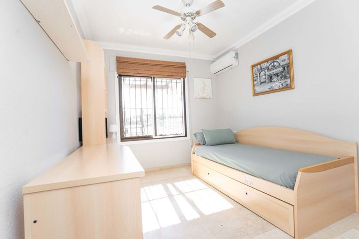 Image No.40-4 Bed Property for sale