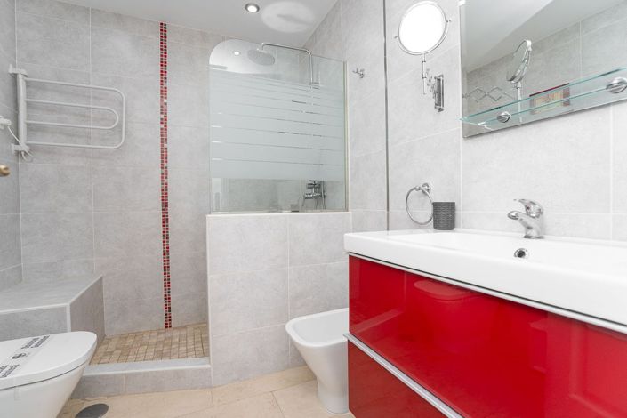 Image No.42-4 Bed Property for sale